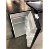 Image 2 : RCA BLACK SMALL BAR FRIDGE