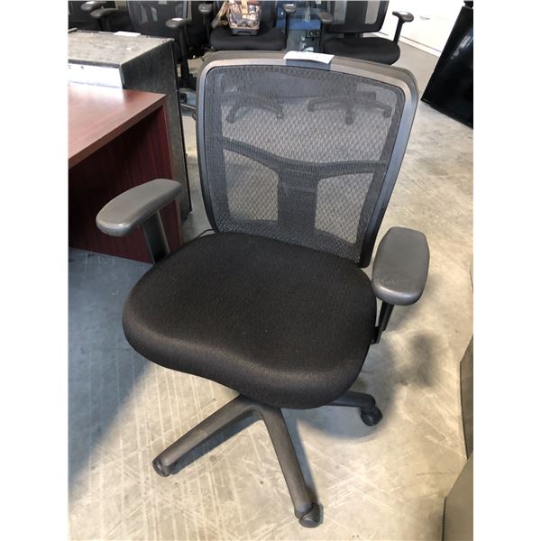 BLACK MESH BACK MULTI-LEVER TASK CHAIR