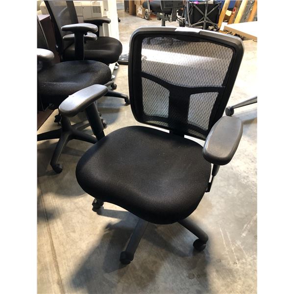 BLACK MESH BACK MULTI-LEVER TASK CHAIR