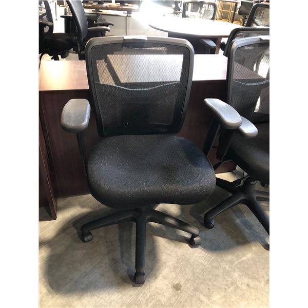 BLACK MESH BACK MULTI-LEVER TASK CHAIR