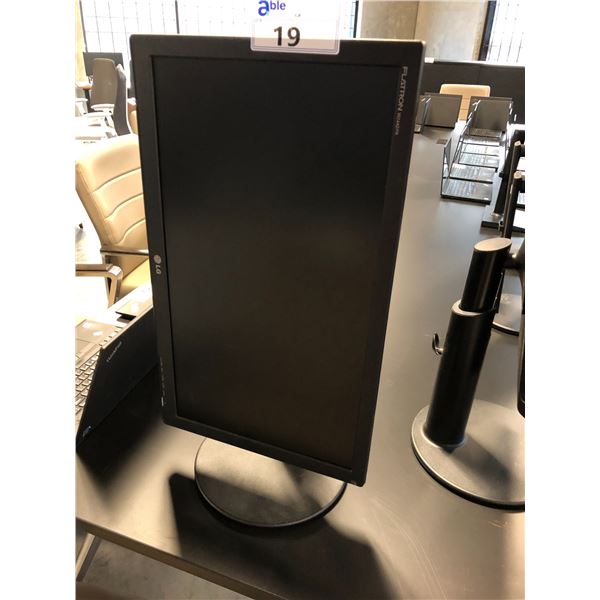 LG FLATRON W2442PA 24  LCD MONITOR