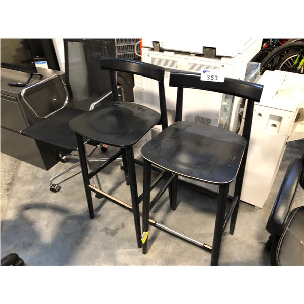 2 BLACK COUNTER HEIGHT STOOLS