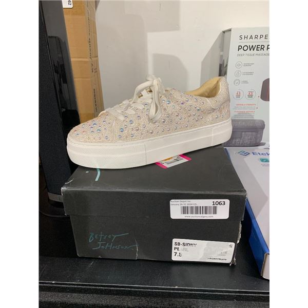 Betsey Johnson Sidny Pearl Ladies Size 7.5