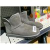 Image 1 : Grey Ladies Sherling Boots Size 7