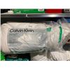 Image 1 : Lot of 2 Calvin Klein Luxury Pillows - King Size
