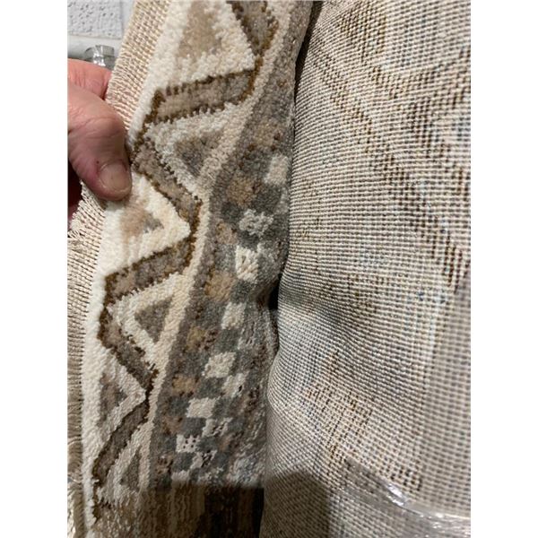 Safavieh Hand Tuffed Ivory & Grey 4x6' Area Rug