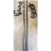 Image 4 : 58 INCH ROOF BARS AND PAIR OF SKI MOUNTS