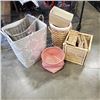 Image 1 : LOT OF WICKER BASKETS AND HAMPERS