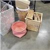 Image 3 : LOT OF WICKER BASKETS AND HAMPERS