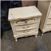 Image 2 : 9 DRAWER DRESSER W/ MIRROR AND MATCHING NIGHT STAND