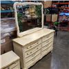 Image 4 : 9 DRAWER DRESSER W/ MIRROR AND MATCHING NIGHT STAND