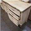 Image 6 : 9 DRAWER DRESSER W/ MIRROR AND MATCHING NIGHT STAND