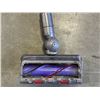Image 3 : DYSON V7 CORDLESS STICK VACUUM - TESTED WORKING, RETAIL $449