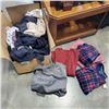 Image 1 : LOT OF ADULT SIZE XL CLOTHING APPROX 31 PIECES 23LBS