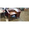 Image 1 : VINTAGE DESK