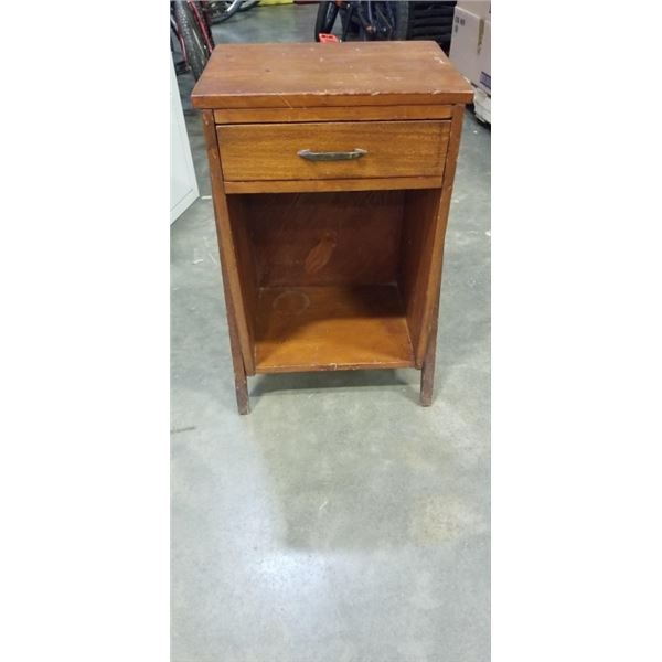 VINTAGE UNIQUE 1 DRAWER ENDTABLE