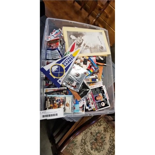 TOTE OF ASSORTED HOCKEY CARDS