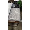 Image 2 : 4 STANDARD SIZE PILLOWS AND PILLOW CASES, TOP SHEET, ETC