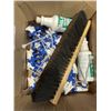 Image 2 : BOX OF NEW SPRAY NOZZLES AND BOF WITH NEW PUSH BROOM HEAD, NOZZLES, BOWL CLEANER