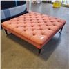 Image 2 : 48" X 48" TUFTED ROLLING OTTOMAN