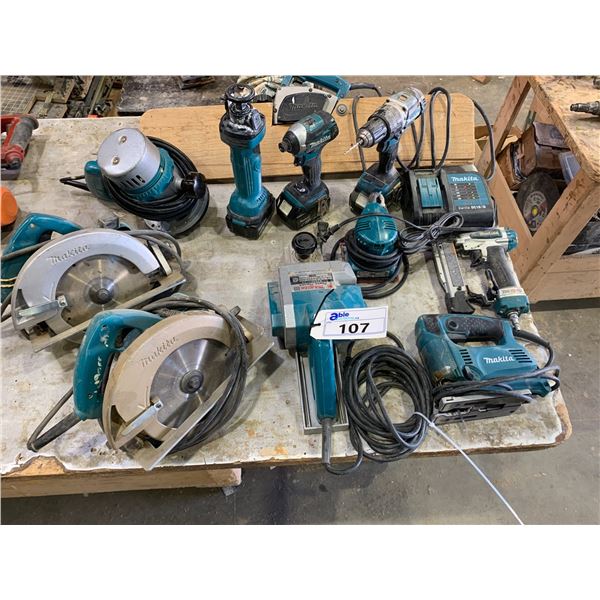 GROUP OF MAKITA POWER TOOLS -INCLUDING SAWS, PLANER, DRILLS & BATTERIES