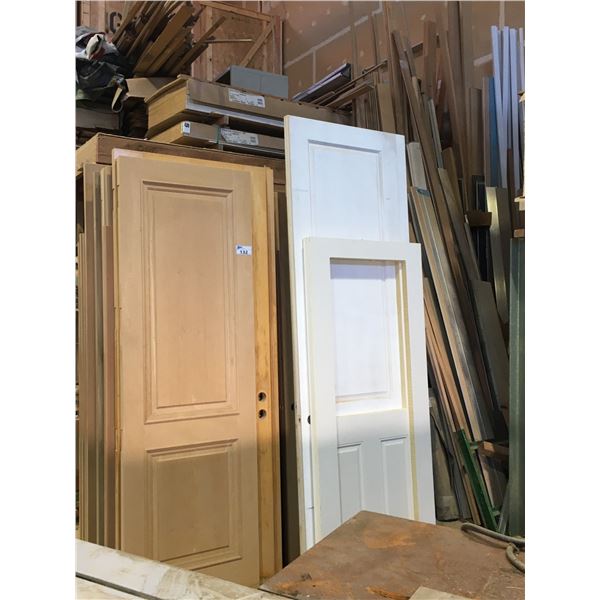 LARGE GROUP OF APPROX. 50 WOODEN DOORS & A CORNER LOT OF ASSORTED WOODEN MOULDINGS