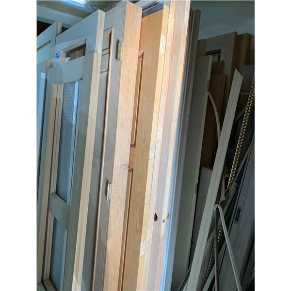 GROUP OF APPROX.30 WOODEN DOORS & WEATHERSTRIPPING - VARIOUS HARDWOOD TYPES & SIZES