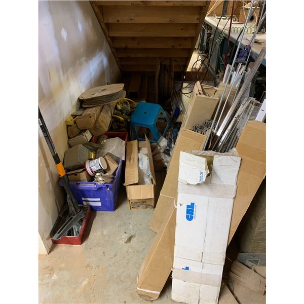 LARGE LOT OF MISCELLANEOUS DOOR ITEMS UNDER STAIRS