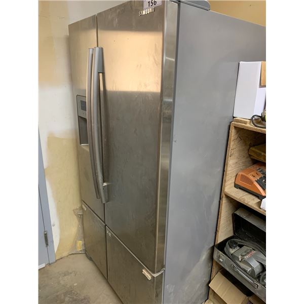 SAMSUNG STAINLESS STEEL 2 DOOR REFRIGERATOR *2 MISSING BOTTOM HANDLES*