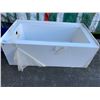 Image 1 : HY.TEC WHITE ACRYLIC BATH TUB - 60"W X 32"D X 21"H