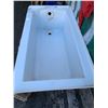 Image 2 : HY.TEC WHITE ACRYLIC BATH TUB - 60"W X 32"D X 21"H