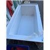 Image 3 : HY.TEC WHITE ACRYLIC BATH TUB - 60"W X 32"D X 21"H