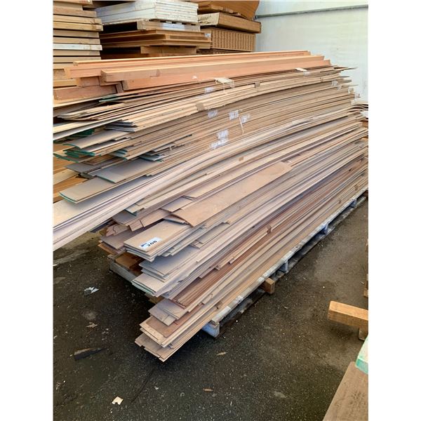 LARGE PALLET OF ASSORTED HARDWOOD VENEERS - VARIETY OF WOOD AND SIZES