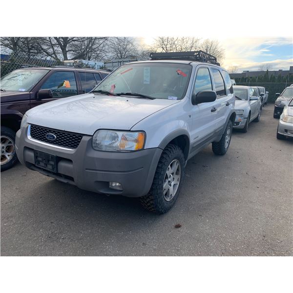 *TOW* *R* 2001 FORD ESCAPE XLT, 4DR SUV, WHITE, VIN 1FMYU04121KC35818,