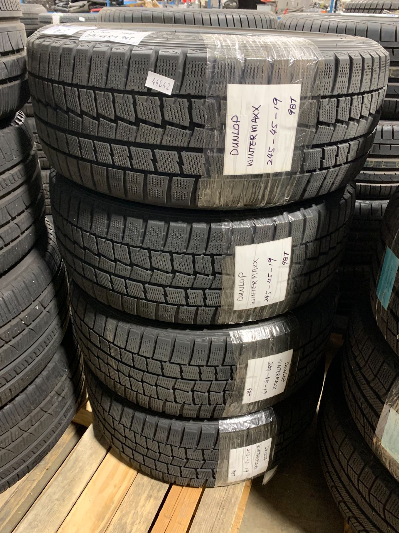 SET OF 4 WINTER MAXX DUNLOP 245/45R19 98T PERFORMANCE WINTER VEHICLE ...