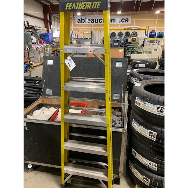 Guide Rack Featherlite FEATHERLITE 6' YELLOW INDUSTRIAL STEP LADDER & METAL FOLDING MAGAZINE RACK