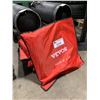 Image 1 : 6 VEVOR 8' X 10' INDUSTRIAL FIRE BLANKETS IN SOFT TRANSPORT BAGS