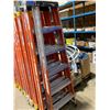 Image 2 : STURDY 6' ORANGE FIBERGLASS / ALUMINUM INDUSTRIAL STEP LADDER