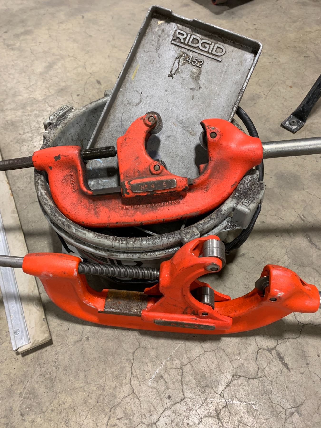 Ridgid Pipe Cutter RIDGID NO 6-S HEAVY DUTY PIPE CUTTER, RIDGID NO 4-S HEAVY DUTY PIPE ...