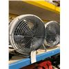 Image 2 : 4 GREY ELECTRIC INDUSTRIAL AIR MOVING ADJUSTABLE FANS