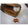 Image 1 : Keystone Glove And Ball