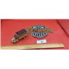 Image 5 : Collection of Harley Davidson memorabilia 5 pieces including 1:10 scal V-Rod