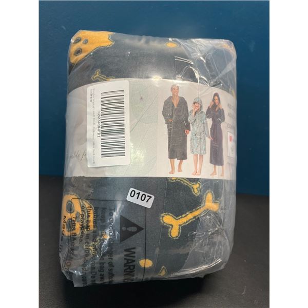 Lot of 1 Rongtai Bathrobe/Hoodie - Skull & Crossbones (Small - Adult)