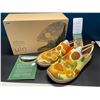 Image 1 : Lot of 1 Pair of The National Gallery x Uin Art Travel Shoes - Vincent Van Gogh Sunflowers - Size 10