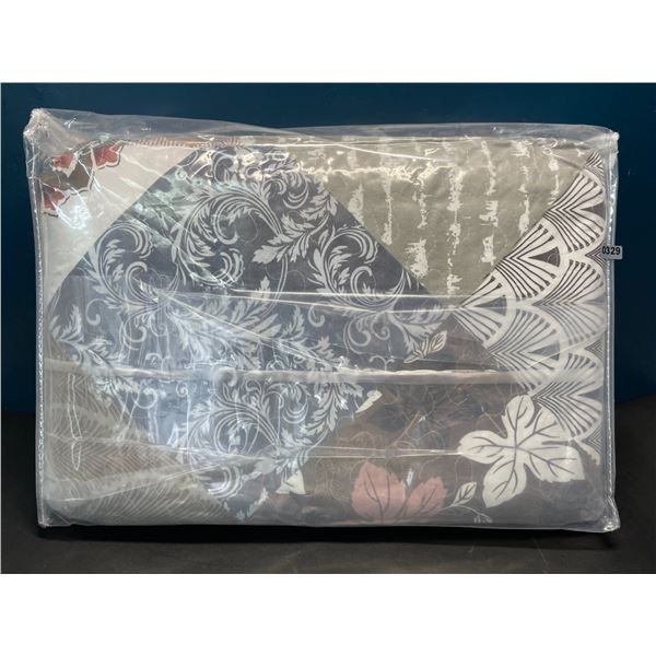 Lot of 1 Brindille Queen Size Quilt/Bedding Set - Patchwork Design - All Season