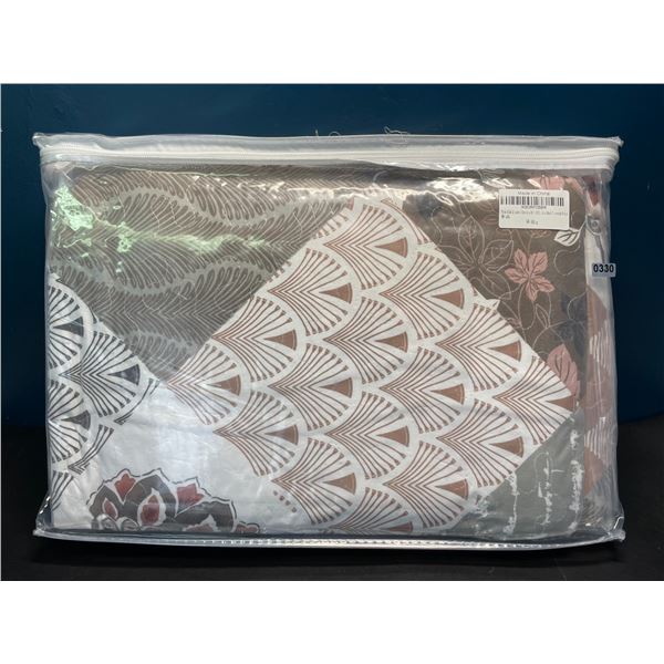 Lot of 1 Brindille Queen Size Quilt/Bedding Set - Patchwork Design - All Season