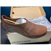 Image 3 : Lot of 1 Pair of Clarks - Cora Edge - Dark Tan Leather Slip-On Shoes - Size 8.5