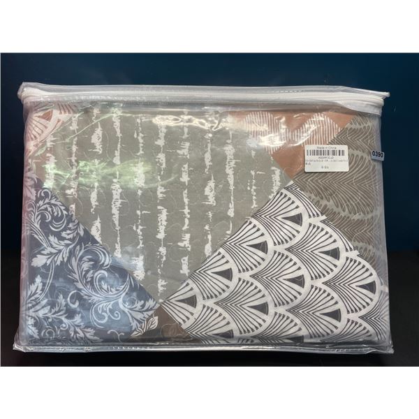 Lot of 1 Brindille King Size Quilt/Bedding Set - Patchwork Design - All Season
