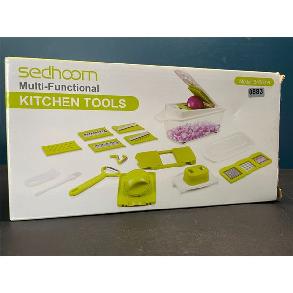 Lot of 1 Multifunctional Vegetable Chopper-Slicer/Kitchen Tool