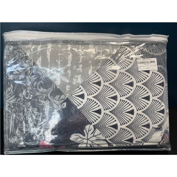 Lot of 1 Brindille King Size Quilt/Bedding Set - Patchwork Design - All Season